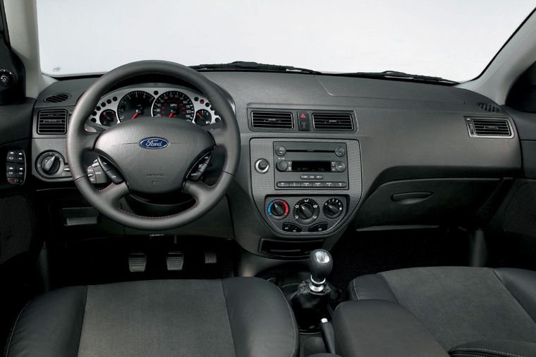 2005 Ford Focus ZX4 ST Cockpit Picture
